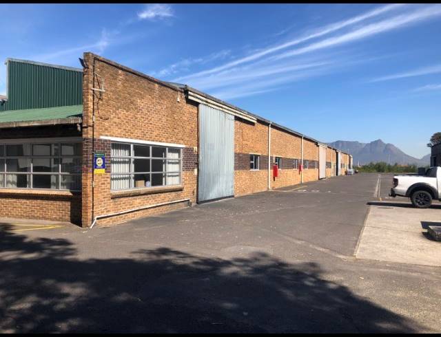 1,608M² WAREHOUSE TO LET IN AIRPORT INDUSTRIA